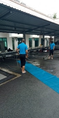 Anggota PSG membersikkan Kawasan luar dan dalam Masjid 3.jpg