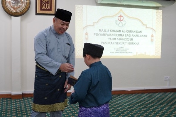 Majlis Penyampaian Derma kepada Anak - Anak Yatim PSG 2.jpg