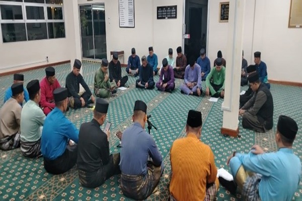 Anggota PSG yang hadir melaungkan Takbir Hari Raya Aidilfitri, tanda bermulanya bulan Syawal 1.jpg