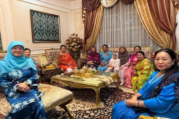 Minister at Prime Minister's Office and Ministry of Defence II Open House 4.jpg