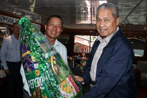 Pehin's Open House on a Boat Cruise 4.jpg