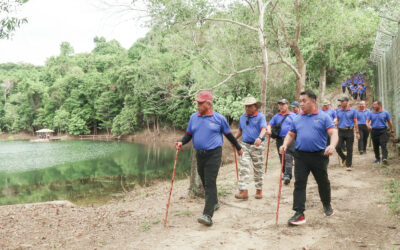 GURKHA RESERVE UNIT HIKING WITH THE HONOURABLE MINISTER AT THE PRIME MINISTER’S OFFICE AND MINISTER OF DEFENCE II ON GURKHA TRAIL LAKE, SUNGAI AKAR CAMP